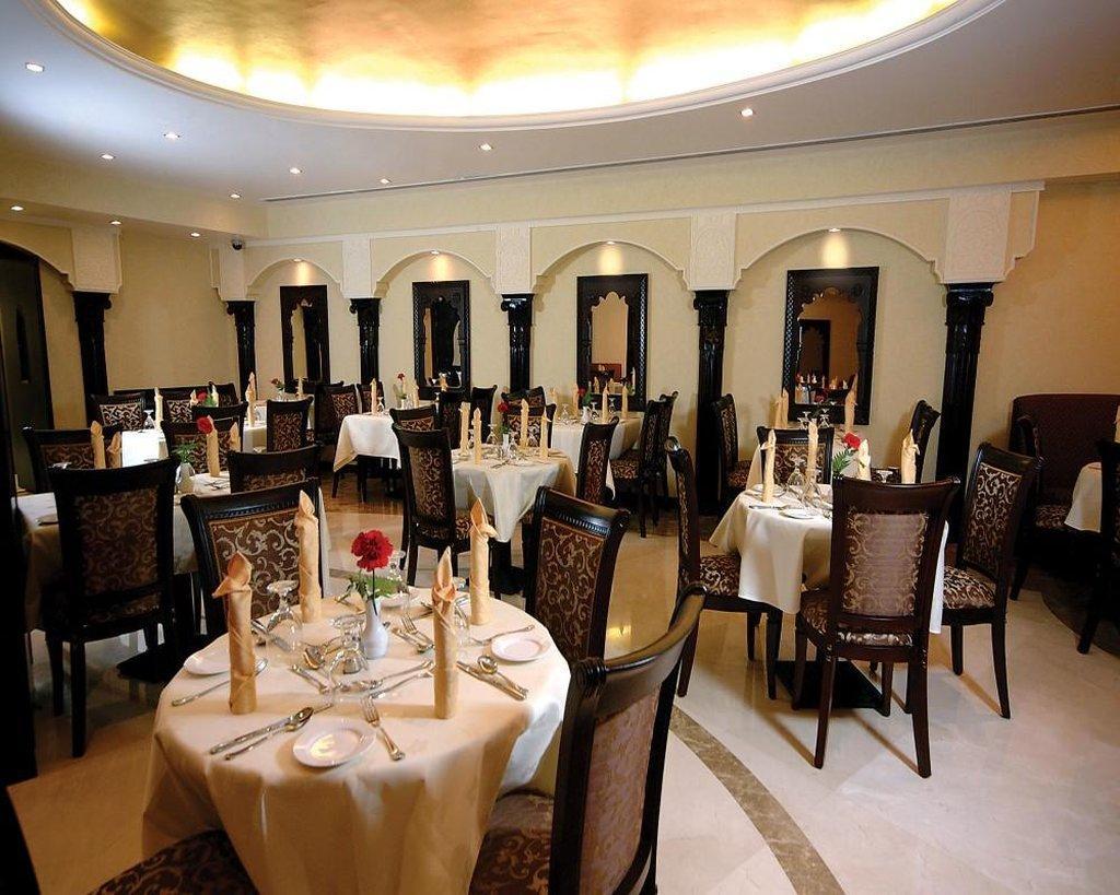 Landmark Riqqa Hotel Дубай Ресторан фото